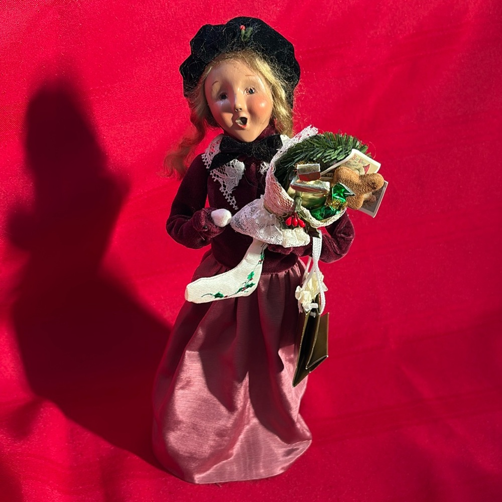 ￼￼Byers Choice Victorian woman shopper